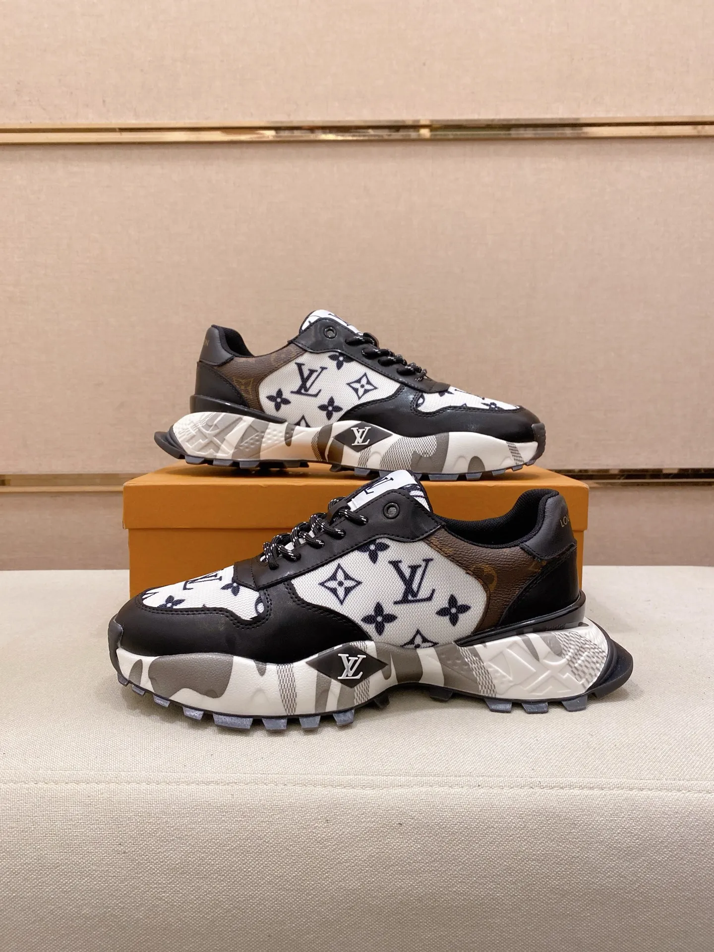 Men's shoes💰:442💰🇮🇹🇮🇹LV Louis Vuitton. The latest fashionable casual shoes are popular in physical stores. New spring and summer comfortable imported custom original cowhide, unique jacquard fabric element design. With sheepskin lining, Lv original bottom, [sun][sun] high-end packaging and high quality💪Details determine the quality, you can enter and exit the counter at will, welcome to compare🇮🇹Size 38-44
